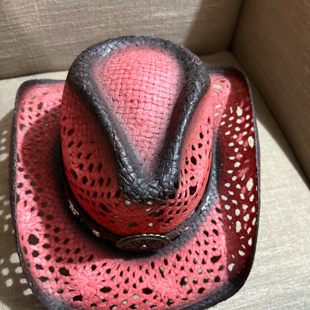 Bullhide Hats Run A Muck - Picture 6 of 9